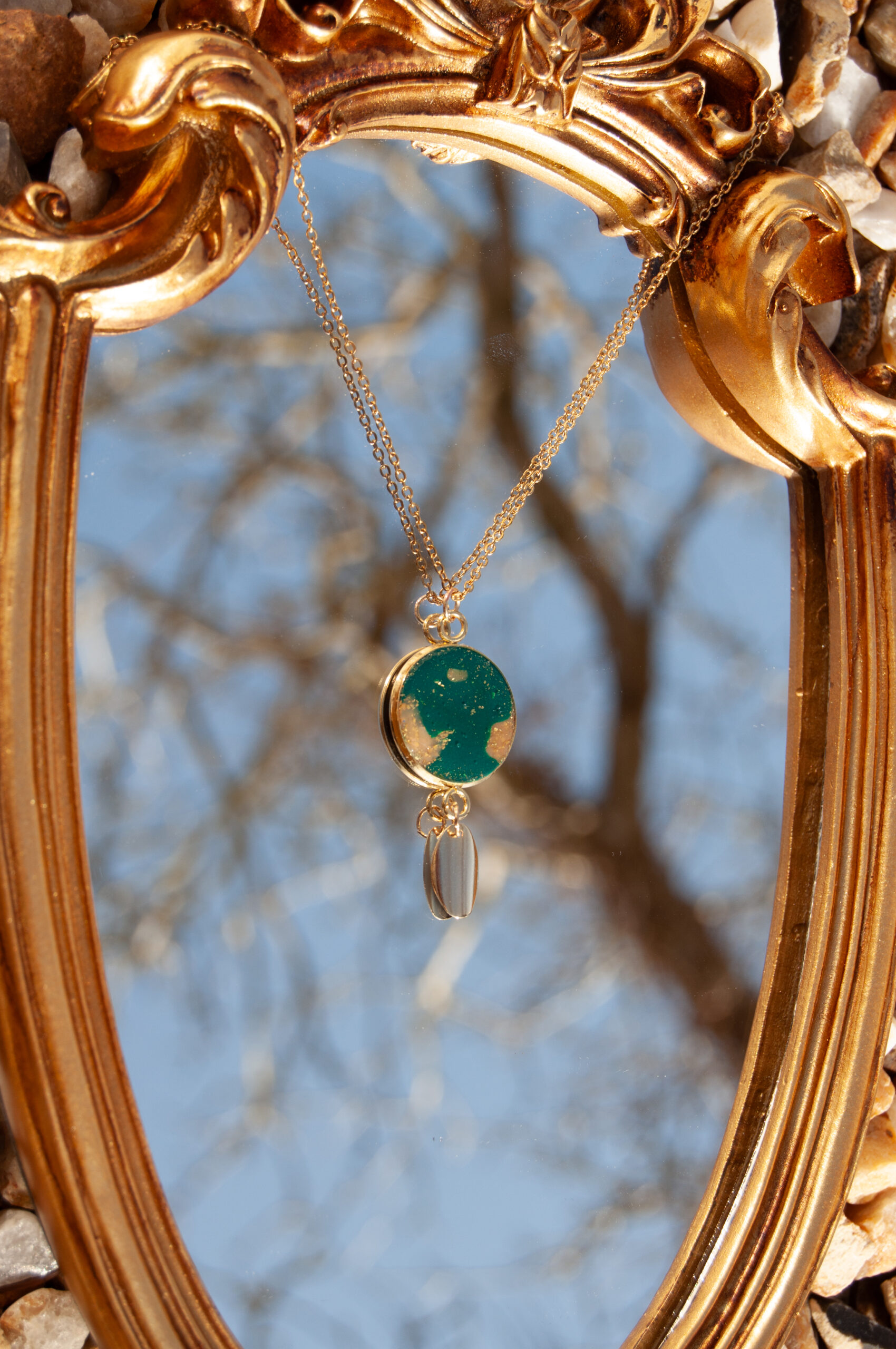 collier-leora